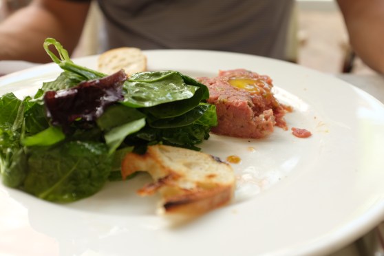 Excellent steak tartare, mais pas assezzzzz